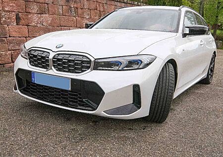 BMW 340 M340i xDrive Touring Auto Mineralweiss 4965 km