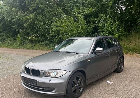 BMW 118i - Spacegrau Metallic.8-Fach bereift