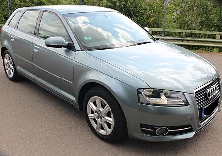 Audi A3 1.4 TFSI Attraction Sportback Typ 8P grau