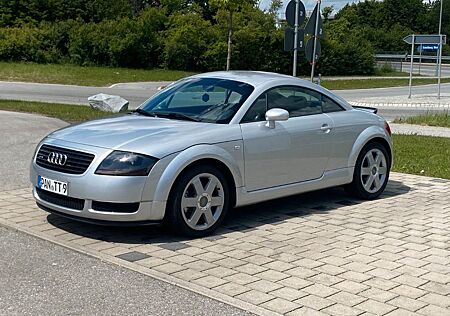 Audi TT Coupe 1.8T quattro 132 kW -