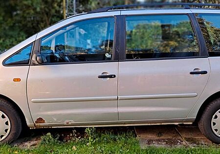 VW Sharan Volkswagen 1.9TDII Comfortline Family Comfortline...