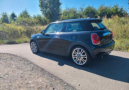 Mini Cooper D Cooper schwarz Automatik 136 PS