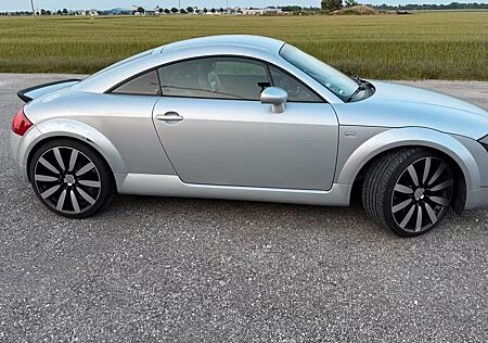Audi TT Coupe 1.8T quattro 132 kW -
