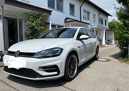 VW Golf Volkswagen R-Line Hightline 2018 *** TÜV (fast) Neu **