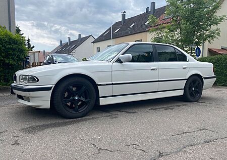 BMW 728i -