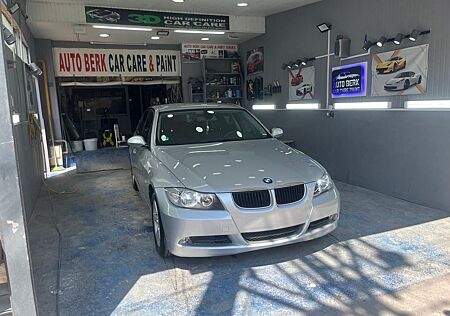 BMW 320i - E90