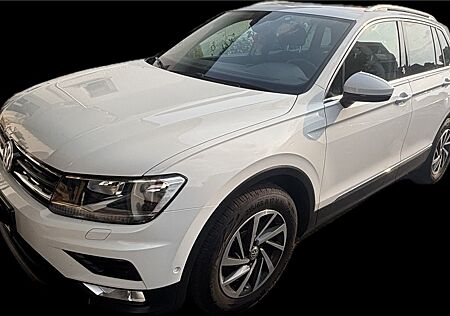 VW Tiguan Volkswagen 2.0 TDI DSG SOUND SHZ+PDC+AHK