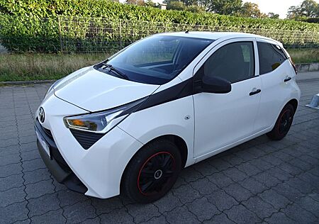 Toyota Aygo (X) gebraucht kaufen Toyota Aygo (X) Aygo (X) 1,0-l-VVT-i x / 2-Hand / Klima