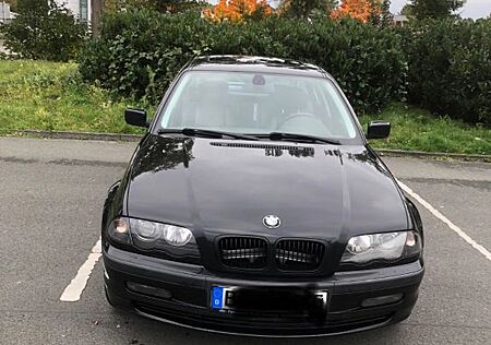 BMW 323i -