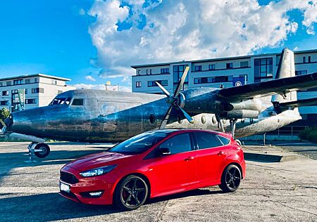 Ford Focus 1,5 EcoBoost 110kW ST-Line Red ST-Line Red