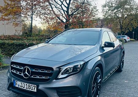 Mercedes-Benz GLA 250 DCT -AMG*NIGHTPAKET*LED*AHK*SCHECKHEFT*