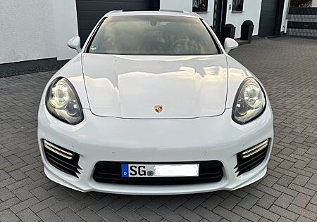Porsche Panamera GTS // V8 // 4,8 Liter