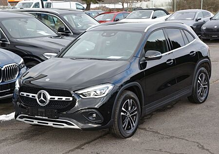 Mercedes-Benz GLA 220 GLA 220d 4Matic*AHK*PANO*LED*KAM*BLIS*