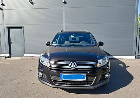 VW Tiguan Volkswagen 2.0 TDI SCR 4MO BMT LOUNGE Sport & St...