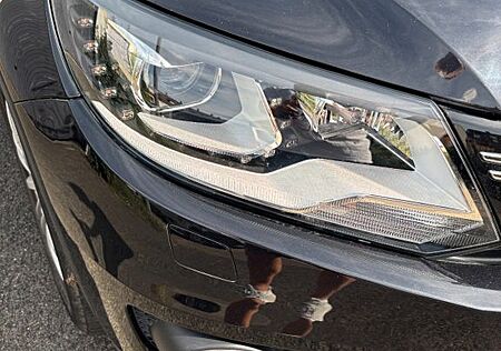VW Tiguan Volkswagen 2.0 TDI DSG 4MOTION Sport & Style Spo...