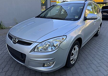 Hyundai i30 Classic/ Automatik/Navi/TÜV Neu/Garantie