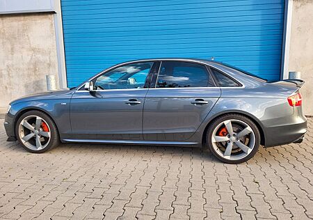 Audi A4 B8 3.0 TDI quattro S line