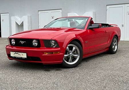 Ford Mustang GT 4.6L V8 Schaltgetriebe Cabrio Rot-Rot