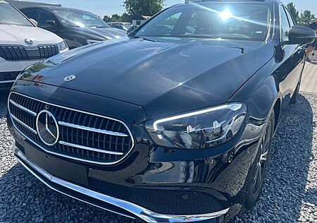 Mercedes-Benz E 220 E 220d E-KlasseLim/ShzG/Pano/AHK/E.Sitz/Anbient