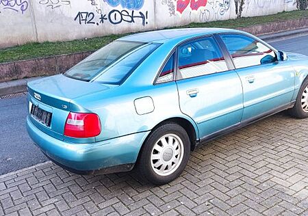 Audi A4 1.6 -