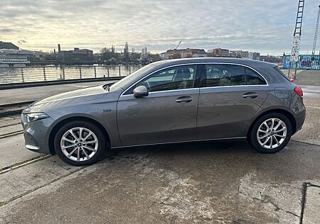 Mercedes-Benz A 250 A250e Progressive MBUX Navi Panora