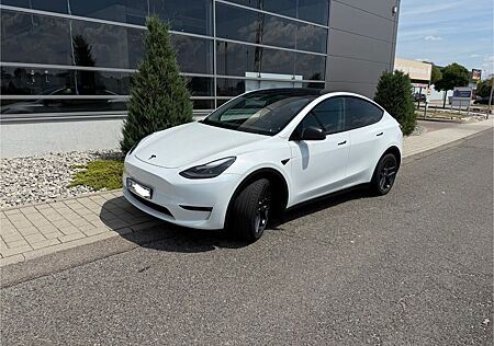 Tesla Model Y AWD / AHK bis 1,95t / 75% Sofort AfA