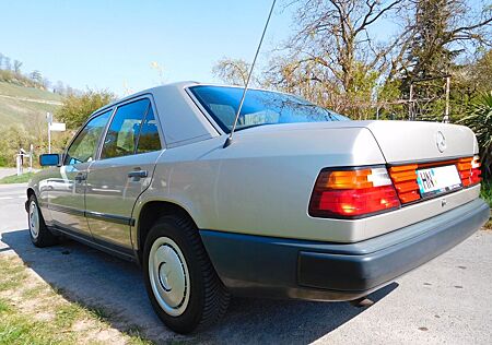Mercedes-Benz E 230