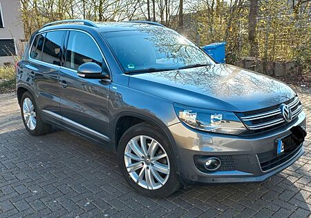 VW Tiguan Volkswagen 2.0 TDI 4MOT BlueMot T CUP Sport & St...