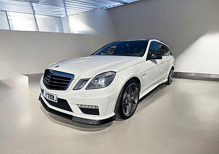 Mercedes-Benz E 63 AMG V8 Schiebedach Navi Kamera Sitzheizung