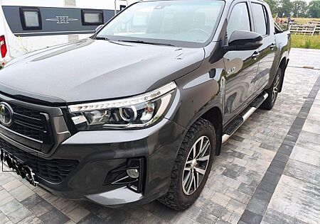Toyota Hilux Double Cab 4x4 Automatik Leder