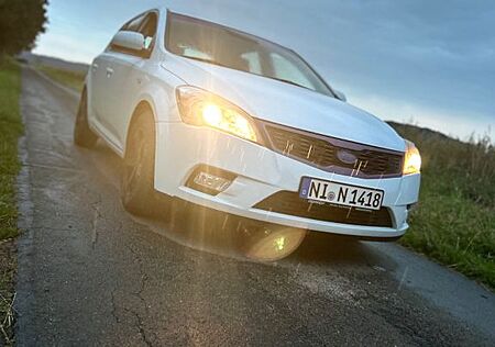 Kia Cee'd / Ceed 1.4 CVVT Edition 7 Sporty Wagon...