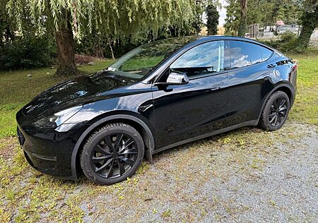 Tesla Model Y Longrange Dual Motor AWD + ACC Boost