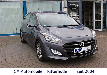 Hyundai i30 YES! 1,6 CRDi R-Kamera Teilleder Klima Navi