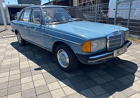Mercedes-Benz 200 W123 Diesel H-Zulassung kein Rost
