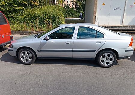 Volvo S60 2.0T, Schalter, Leder, SH, SD, AHK, top Zust