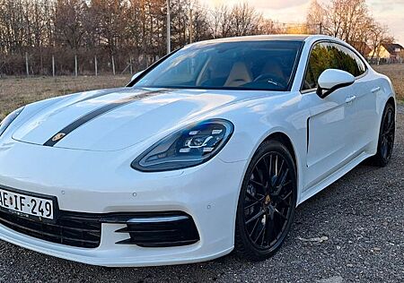 Porsche Panamera 4
