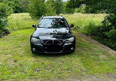BMW 325i Touring -