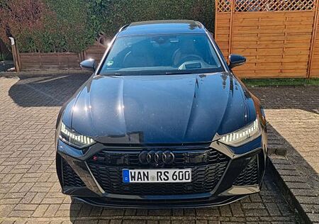 Audi RS6 C8 Keramik, Sportf. , 305km/h, Akrapovic