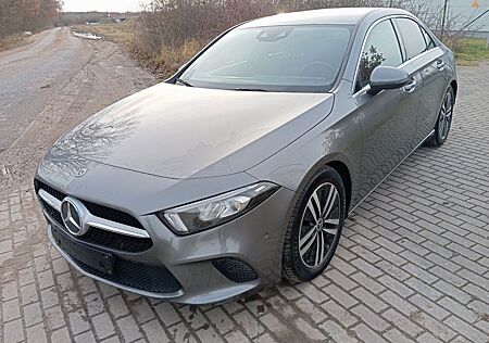 Mercedes-Benz A 180 A Limousine AMG Line Ausstattung