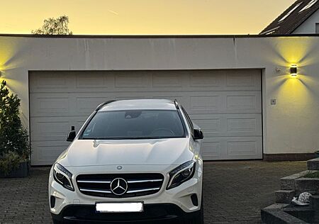 Mercedes-Benz GLA 220 d 4MATIC DCT -