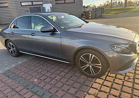 Mercedes-Benz E 220 d Autom. - 1.Hand Schiebedach gr Display