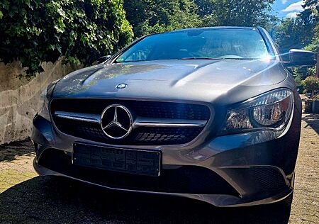 Mercedes-Benz CLA 200 - Panoramadach, Vollleder, Soundsystem