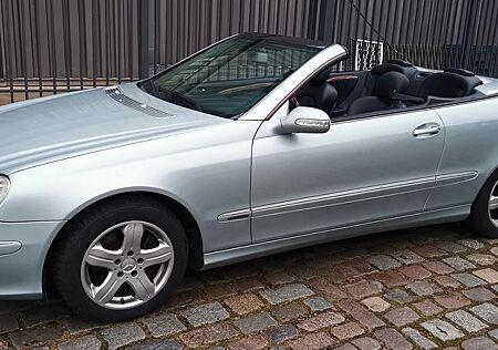 Mercedes-Benz CLK 200 AUTOMATIK CABRIO TÜV NEU Navi PDC Shz 1A