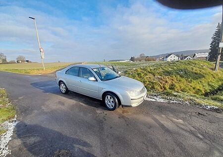 Ford Mondeo 2,0 Ghia Ghia
