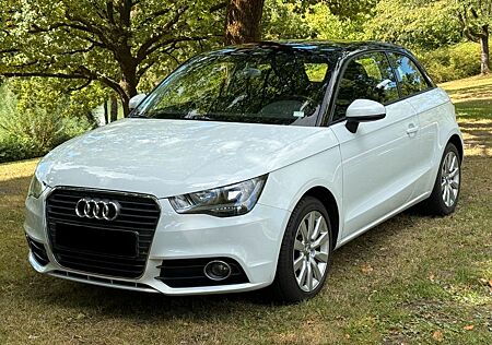 Audi A1 Ambition Panoramadach/Navigation/Sport
