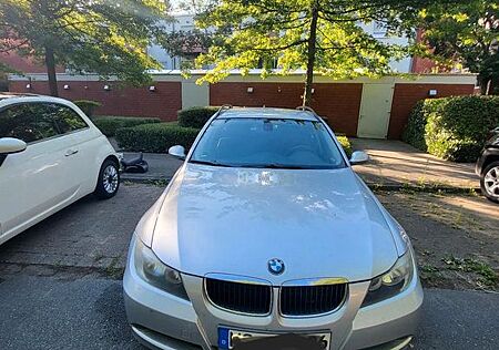 BMW 318i Touring -