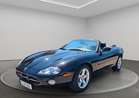 Jaguar XK8 Cabriolet 4.0 V8 Top Zustand!