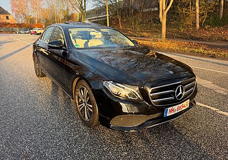 Mercedes-Benz E 200 -Avantgarde-Navi-Schiebedach-LED-Ambiente