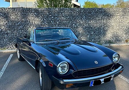Fiat 124 Spider 50 Jahre Pininfarina
