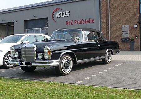 Mercedes-Benz 220 SEb Cabriolet W111 Klassiker in Top-Zustand